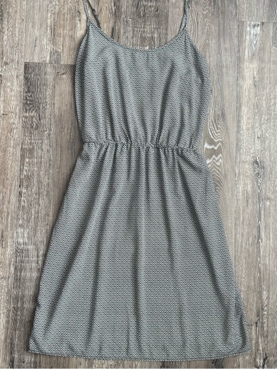 Old Navy Dresses & Skirts - 🐻 2/$25 • Old Navy | LIKE NEW • Black & White Geometric Dress
